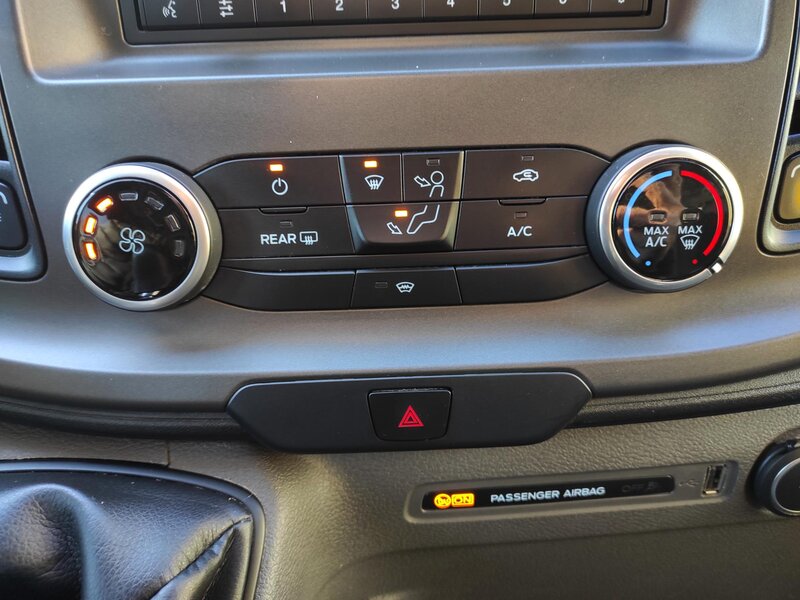 Ford - Transit - 2.0EcobBlue mHev, L2, 7 míst!