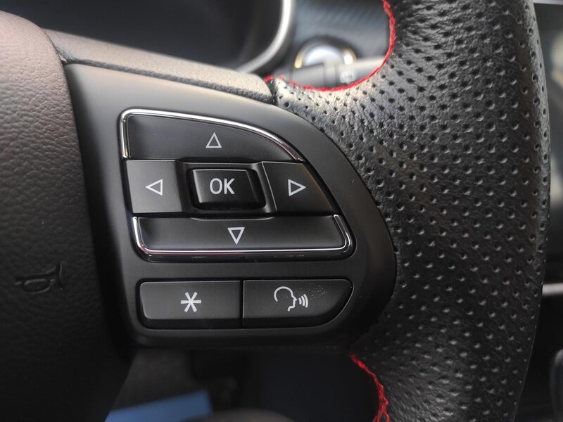 MG - ZS - 1,0i Automat, FULL výbava, ČR