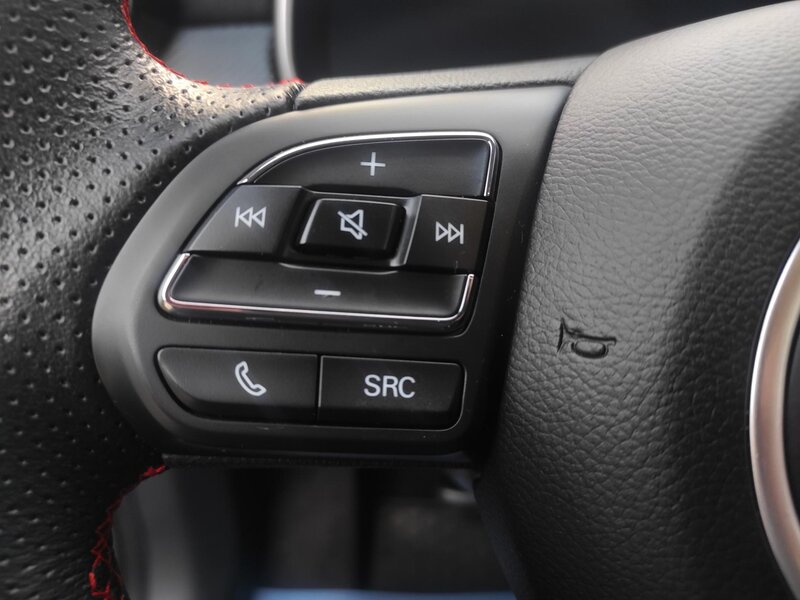 MG - ZS - 1,0i Automat, FULL výbava, ČR