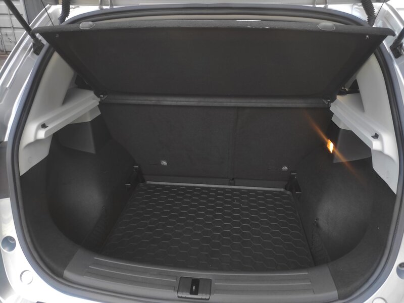 MG - ZS - 1,0i Automat, FULL výbava, ČR