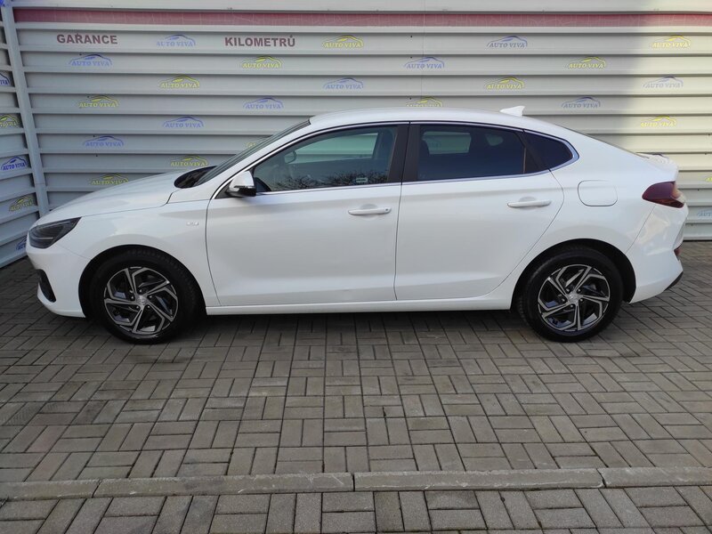 Hyundai - i30 - 1,5T-GDi mHev,48V,AT,Fastback