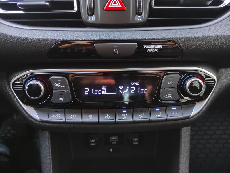 Hyundai - i30 - 1,5T-GDi mHev,48V,AT,Fastback