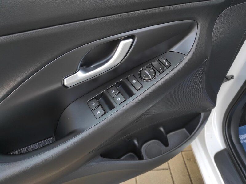 Hyundai - i30 - 1,5T-GDi mHev,48V,AT,Fastback