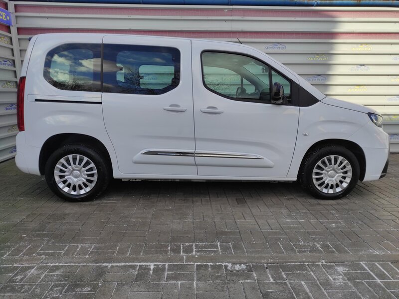 Toyota - ProAce City Verso - 1.5D-4d 100k L1 Shuttle
