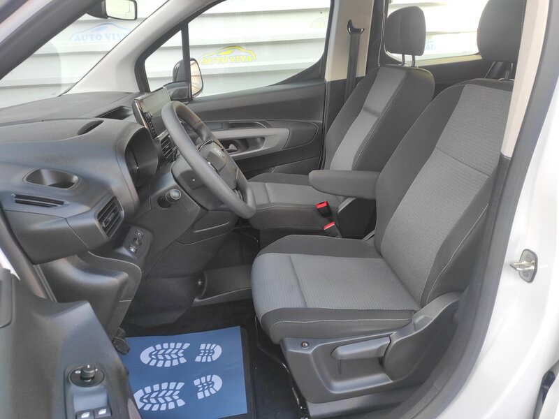 Toyota - ProAce City Verso - 1.5D-4d 100k L1 Shuttle