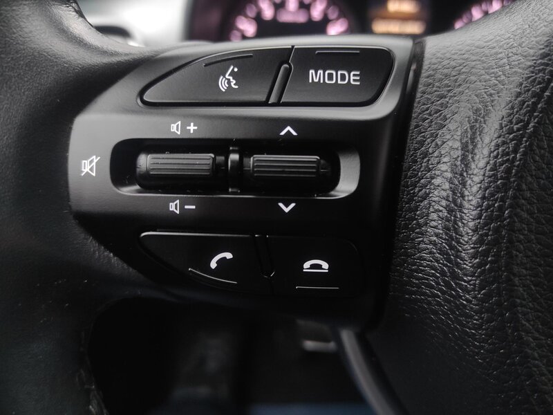 Kia - Stonic - 1,2DPi ČR, Tempomat, Kamera Kia - Stonic - 1,2DPi ČR, Tempomat, Kamera