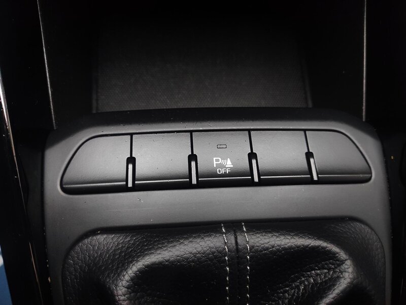 Kia - Stonic - 1,2DPi ČR, Tempomat, Kamera Kia - Stonic - 1,2DPi ČR, Tempomat, Kamera