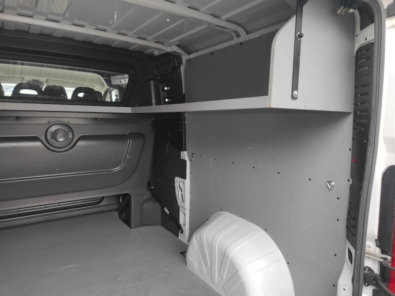 Opel - Movano - 2,2BHDi L2H1, 7 míst, Vestavba