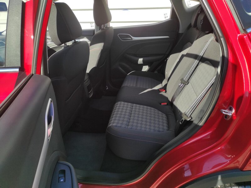 MG - ZS - 1,5i Essentiale plus, ČR