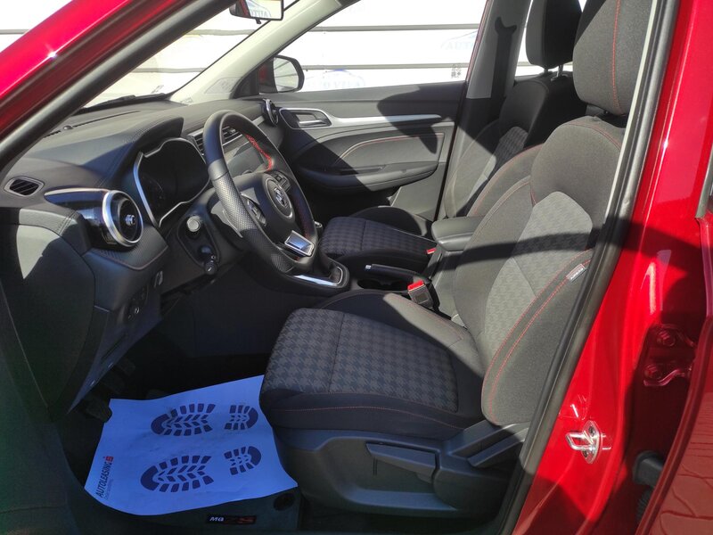 MG - ZS - 1,5i Essentiale plus, ČR