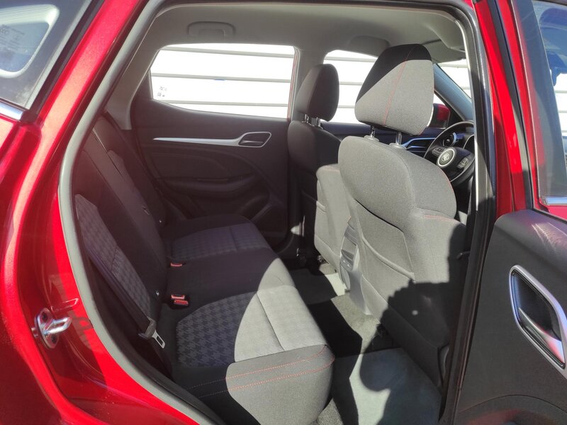 MG - ZS - 1,5i Essentiale plus, ČR