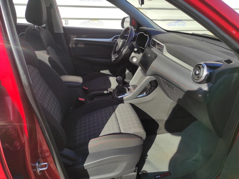 MG - ZS - 1,5i Essentiale plus, ČR