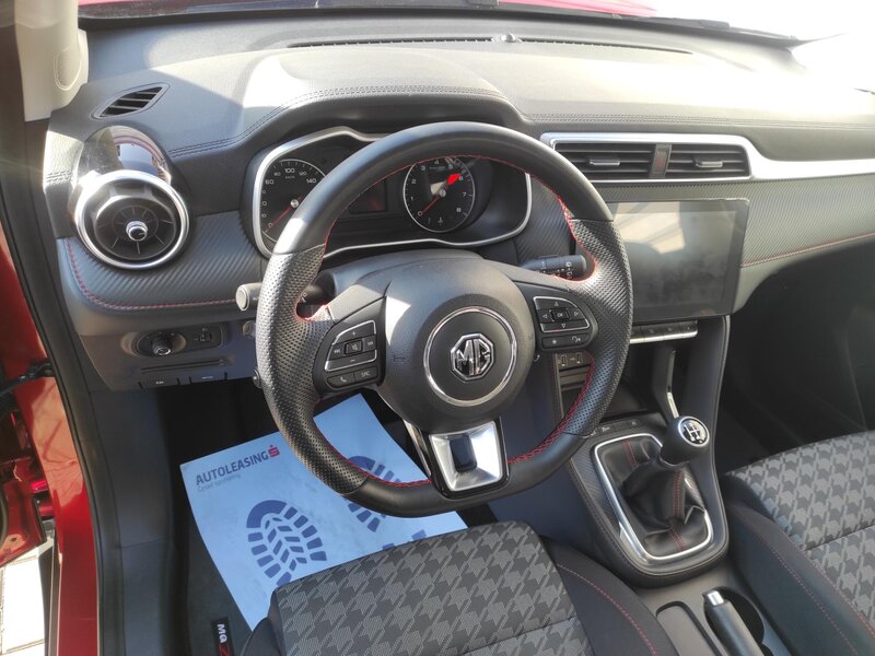 MG - ZS - 1,5i Essentiale plus, ČR