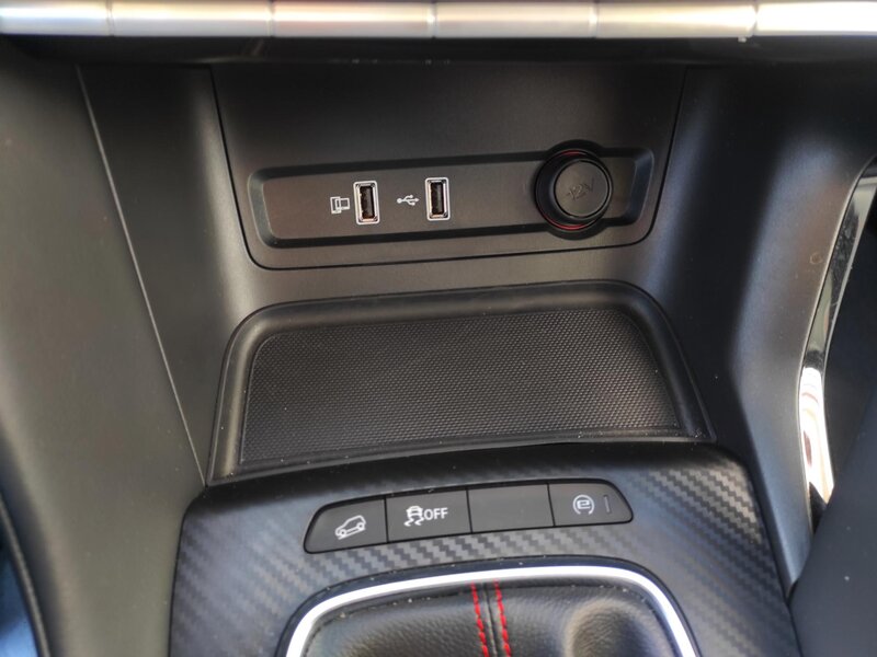 MG - ZS - 1,5i Essentiale plus, ČR