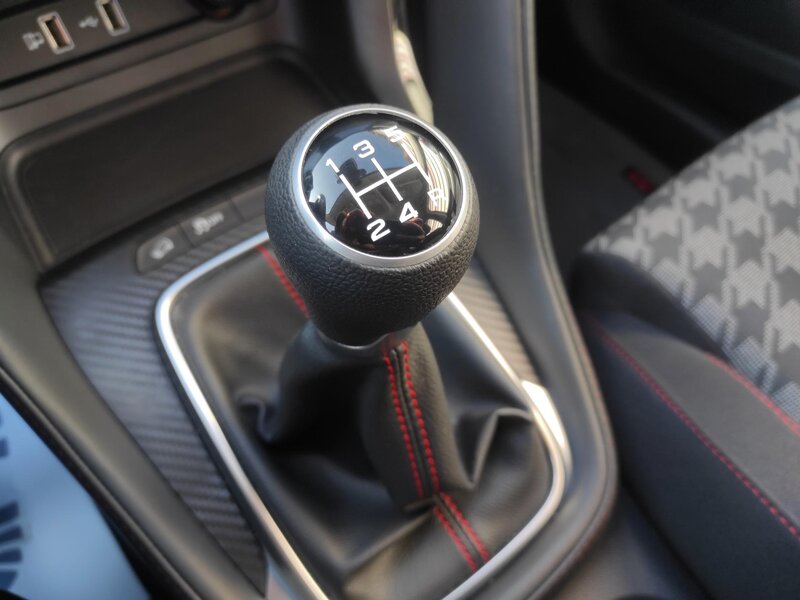 MG - ZS - 1,5i Essentiale plus, ČR