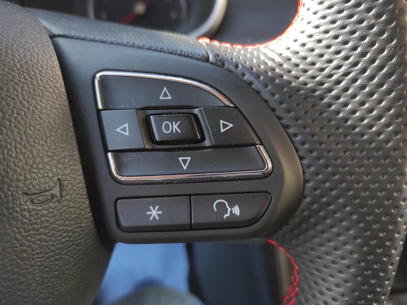 MG - ZS - 1,5i Essentiale plus, ČR