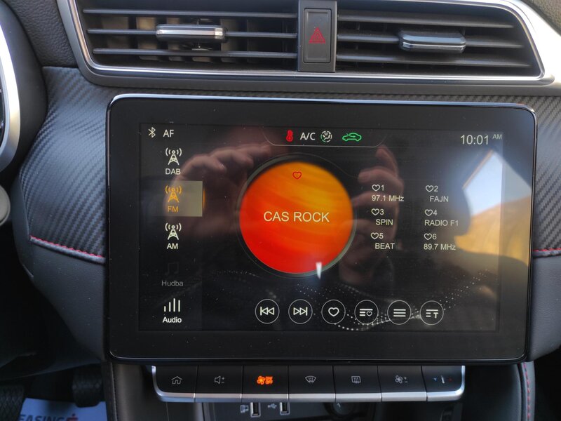 MG - ZS - 1,5i Essentiale plus, ČR