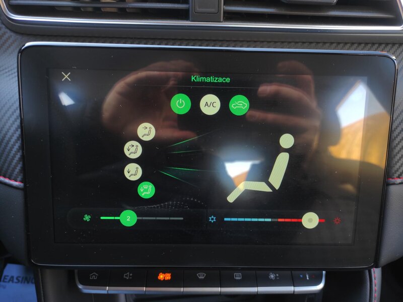 MG - ZS - 1,5i Essentiale plus, ČR