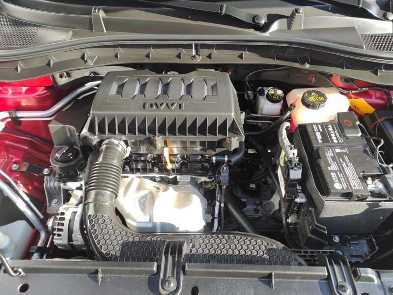 MG - ZS - 1,5i Essentiale plus, ČR