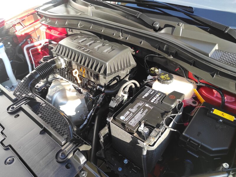 MG - ZS - 1,5i Essentiale plus, ČR