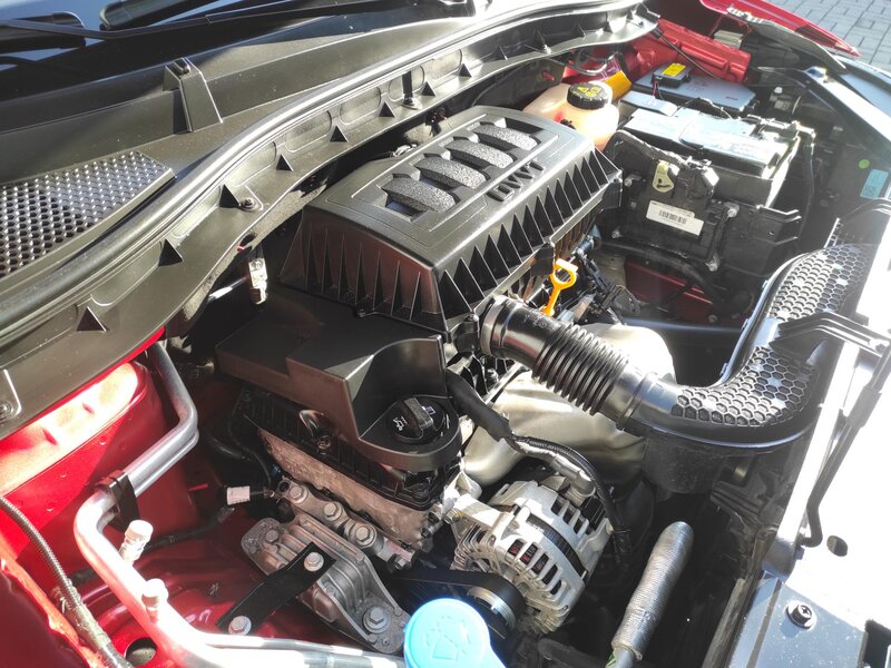 MG - ZS - 1,5i Essentiale plus, ČR