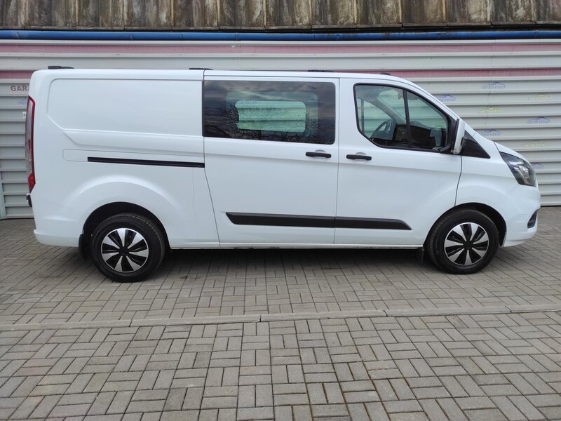 Ford - Transit Custom - 2,0EcoBlue mHev, L2, 6 míst Ford - Transit Custom - 2,0EcoBlue mHev, L2, 6 míst