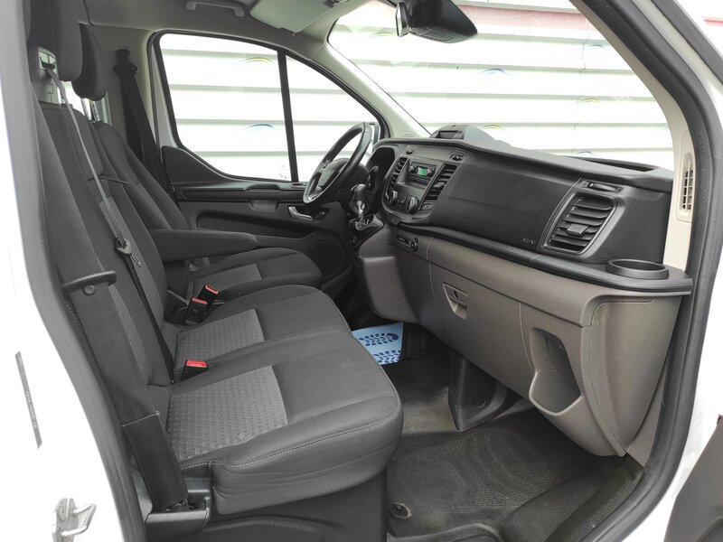 Ford - Transit Custom - 2,0EcoBlue mHev, L2, 6 míst Ford - Transit Custom - 2,0EcoBlue mHev, L2, 6 míst