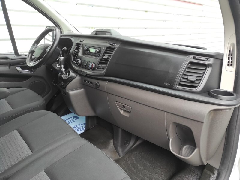 Ford - Transit Custom - 2,0EcoBlue mHev, L2, 6 míst Ford - Transit Custom - 2,0EcoBlue mHev, L2, 6 míst