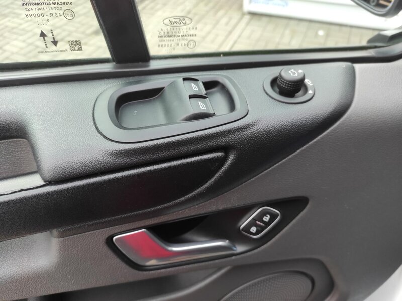 Ford - Transit Custom - 2,0EcoBlue mHev, L2, 6 míst Ford - Transit Custom - 2,0EcoBlue mHev, L2, 6 míst