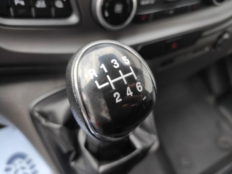 Ford - Transit Custom - 2,0EcoBlue mHev, L2, 6 míst Ford - Transit Custom - 2,0EcoBlue mHev, L2, 6 míst