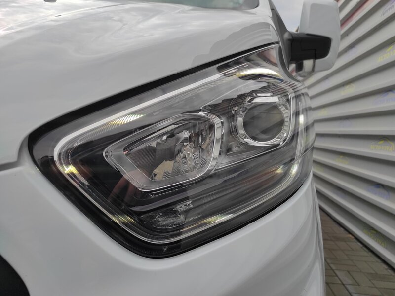 Ford - Transit Custom - 2,0EcoBlue mHev, L2, 6 míst Ford - Transit Custom - 2,0EcoBlue mHev, L2, 6 míst