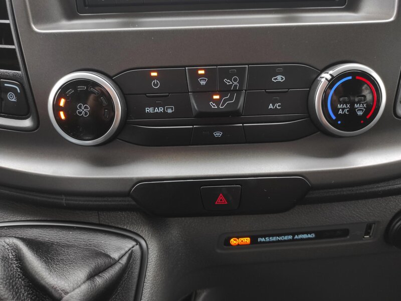 Ford - Transit Custom - 2,0EcoBlue mHev, L2, 6 míst,TZ