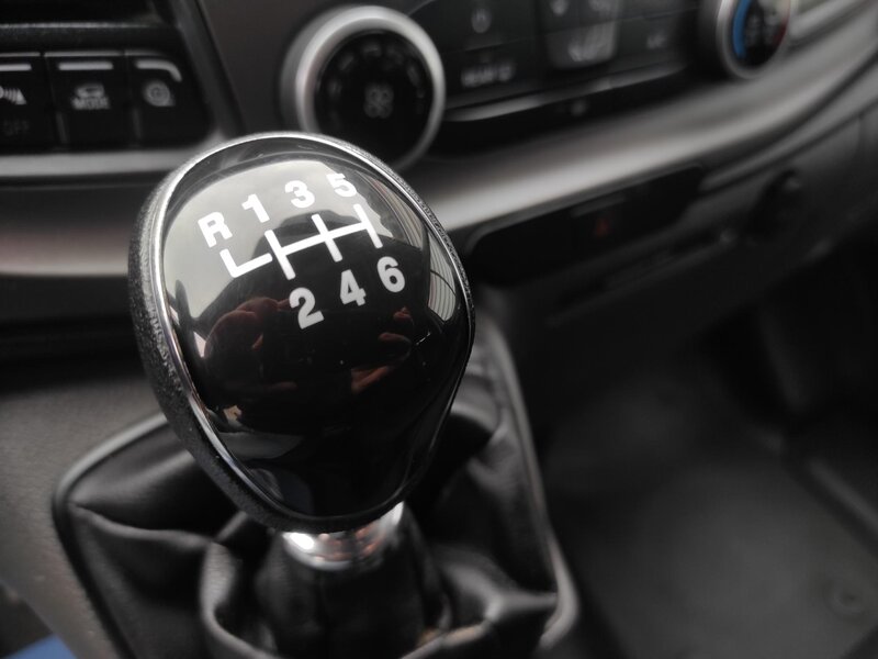 Ford - Transit Custom - 2,0EcoBlue mHev, L2, 6 míst,TZ