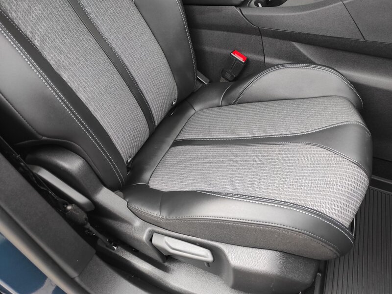 Peugeot - 3008 - 1,5BlueHDi S&amp;S, ALLURE, ČR