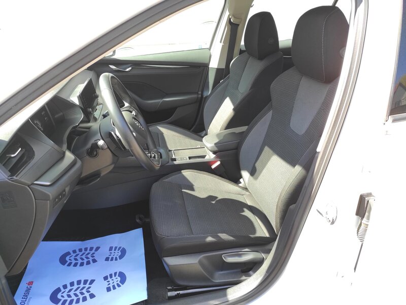 Škoda - Octavia - 2,0TDi 110kW, DSG, Ambition,TZ
