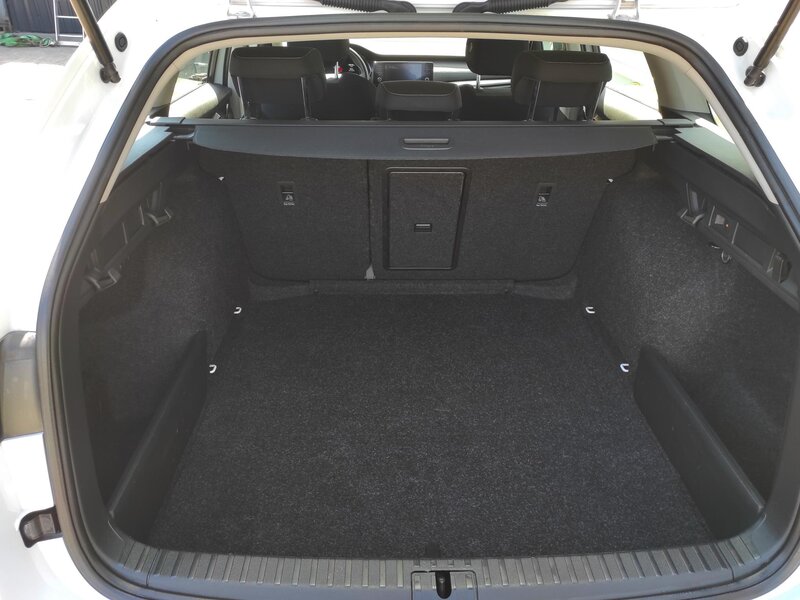 Škoda - Octavia - 2,0TDi 110kW, DSG, Ambition,TZ