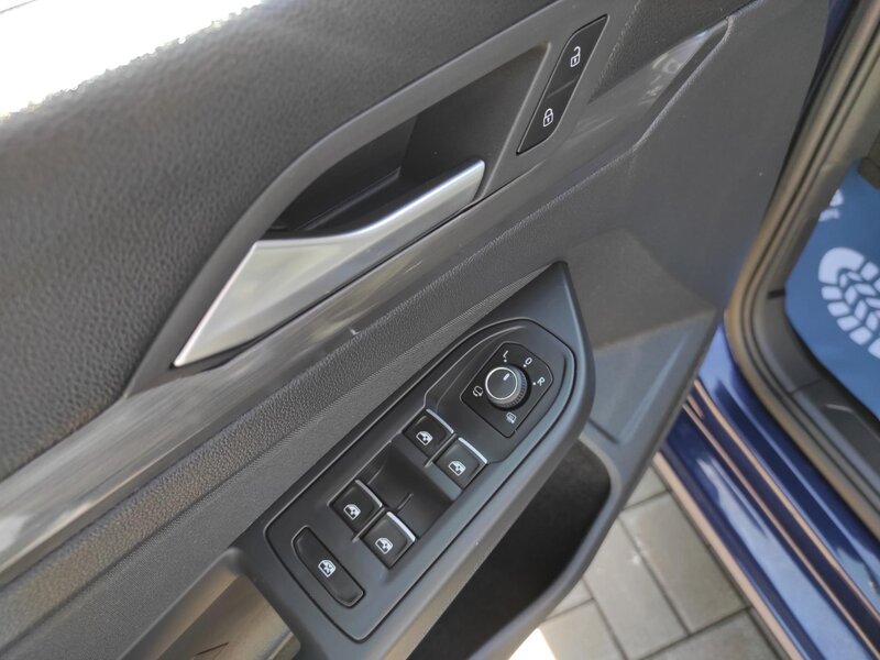 Volkswagen - Golf - 2,0TDi 110kW, Style, ČR,