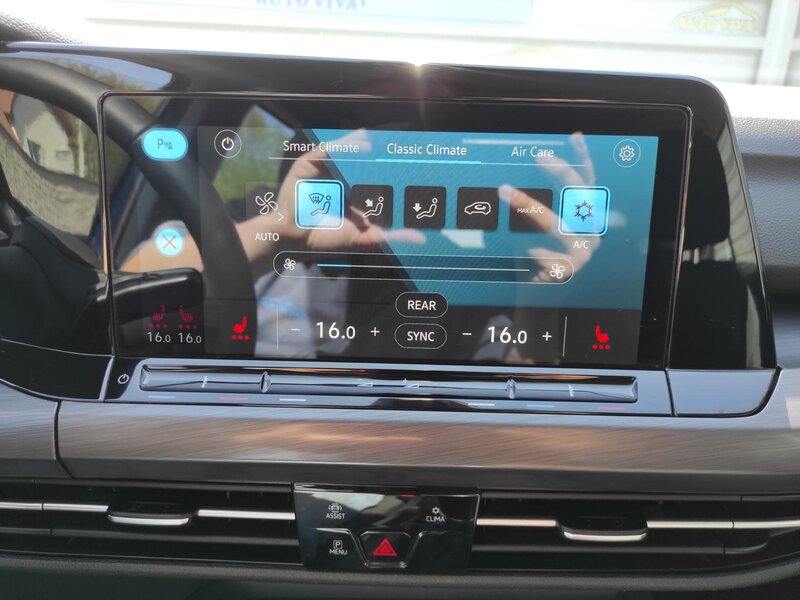 Volkswagen - Golf - 2,0TDi 110kW, Style, ČR,