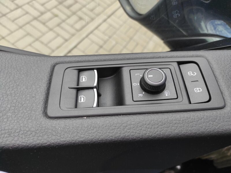 Volkswagen - Multivan - 2,0TDi DSG,4x4,Highline,7 míst