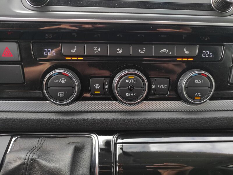 Volkswagen - Multivan - 2,0TDi DSG,4x4,Highline,7 míst