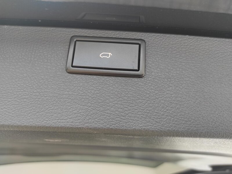 Volkswagen - Multivan - 2,0TDi DSG,4x4,Highline,7 míst