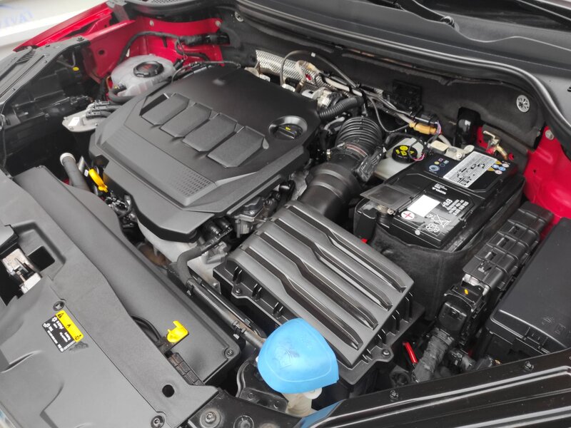 Škoda - Karoq - 2,0TDi 85kW STYLE,TZ,ČR
