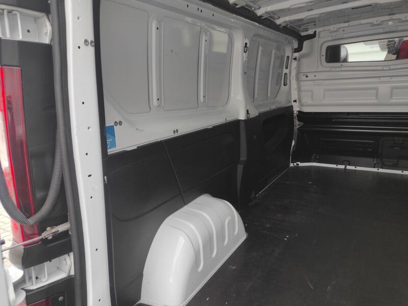 Renault - Trafic - 2,0BdCi L2H1P2, Cool, EDC / AT Renault - Trafic - 2,0BdCi L2H1P2, Cool, EDC / AT