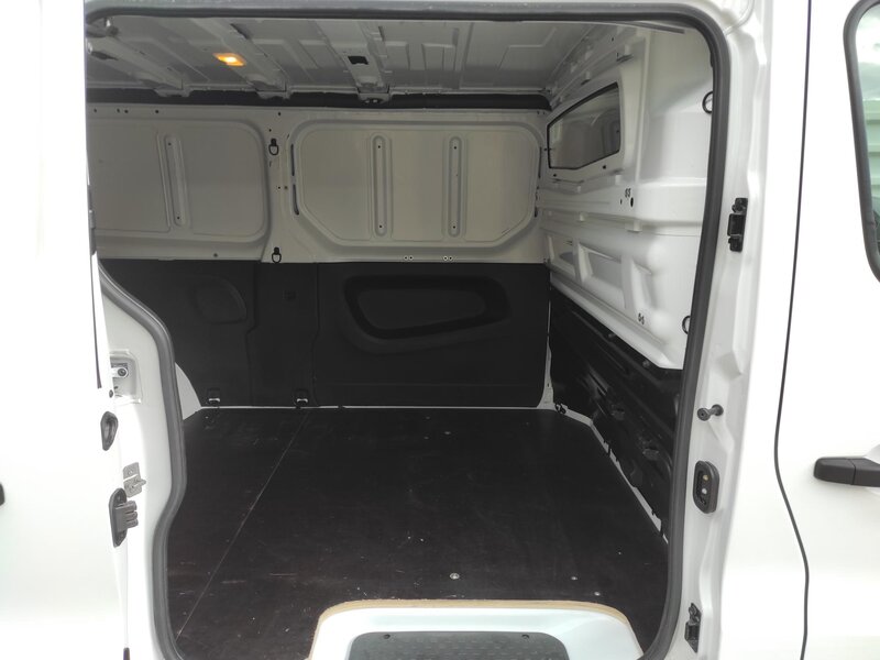 Renault - Trafic - 2,0BdCi L2H1P2, Cool, EDC / AT Renault - Trafic - 2,0BdCi L2H1P2, Cool, EDC / AT