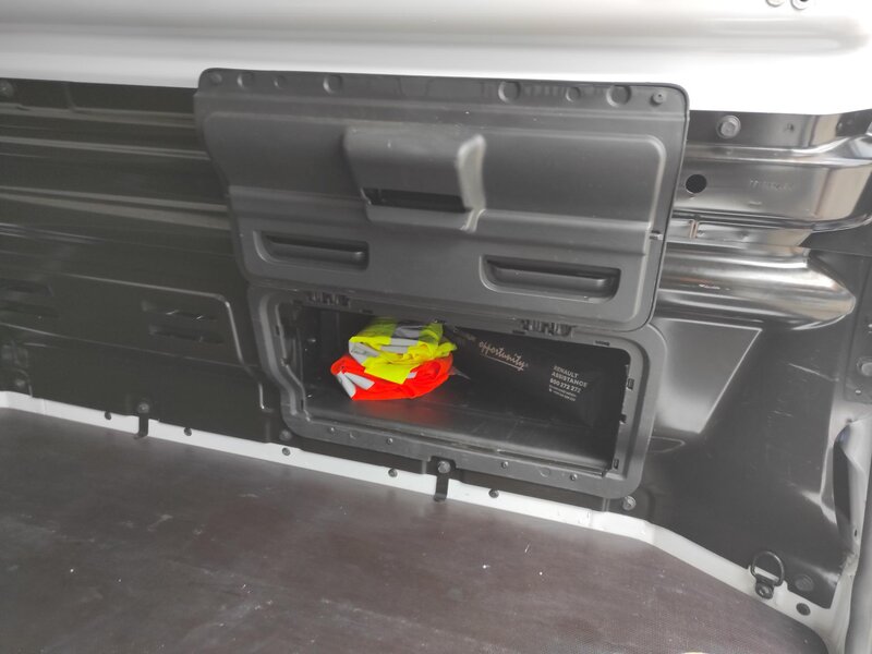 Renault - Trafic - 2,0BdCi L2H1P2, Cool, EDC / AT Renault - Trafic - 2,0BdCi L2H1P2, Cool, EDC / AT