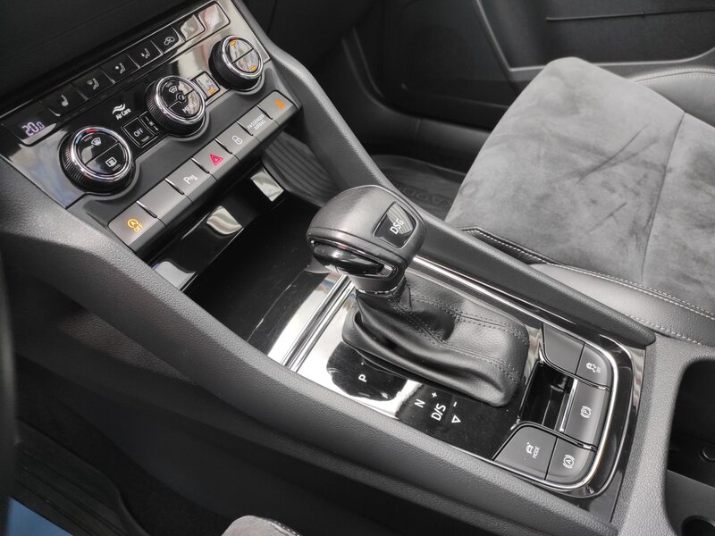 Škoda - Karoq - 1,5TSi ACT, DSG, STYLE, TZ