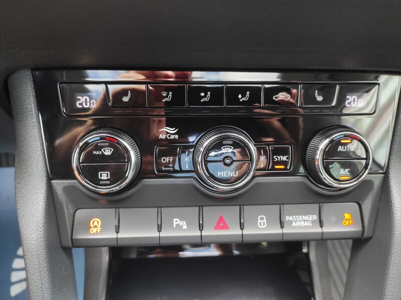 Škoda - Karoq - 1,5TSi ACT, DSG, STYLE, TZ