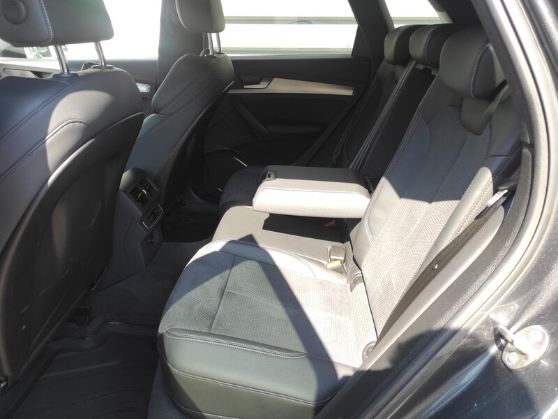 Audi - Q5 - 2,0TDi 40 150kW,4x4,S-Line, ČR