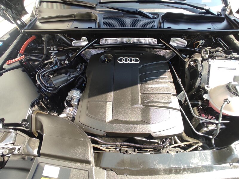 Audi - Q5 - 2,0TDi 40 150kW,4x4,S-Line, ČR