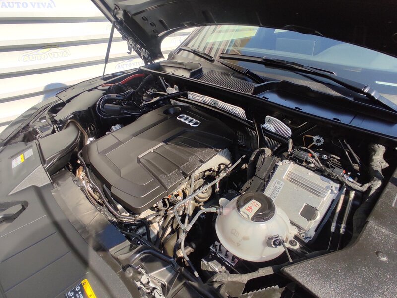 Audi - Q5 - 2,0TDi 40 150kW,4x4,S-Line, ČR